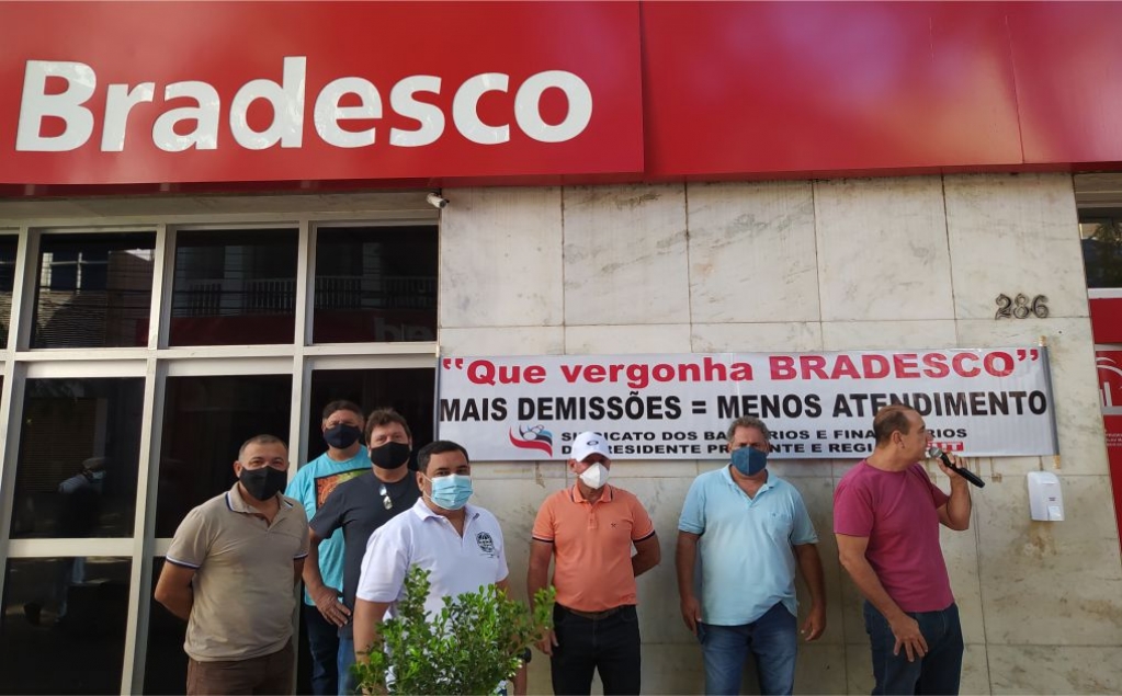 Sindicato dos Bancrios de Presidente Prudente - Bancrios protestam contra demisses no Bradesco