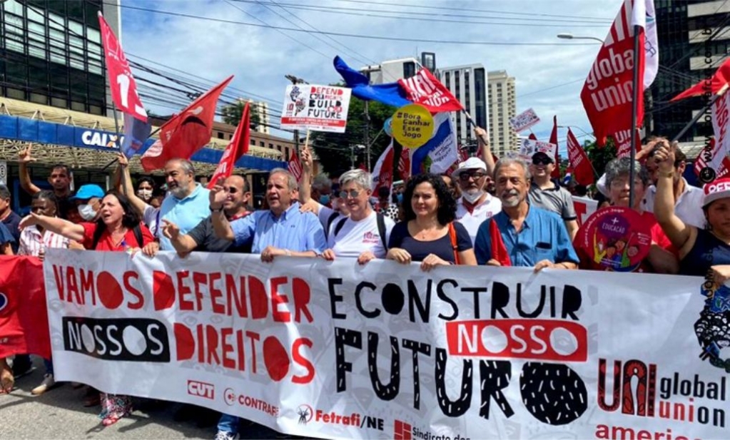 Sindicato dos Bancrios de Presidente Prudente - Participantes da UNI Amricas manifestam em apoio a bancos pblicos